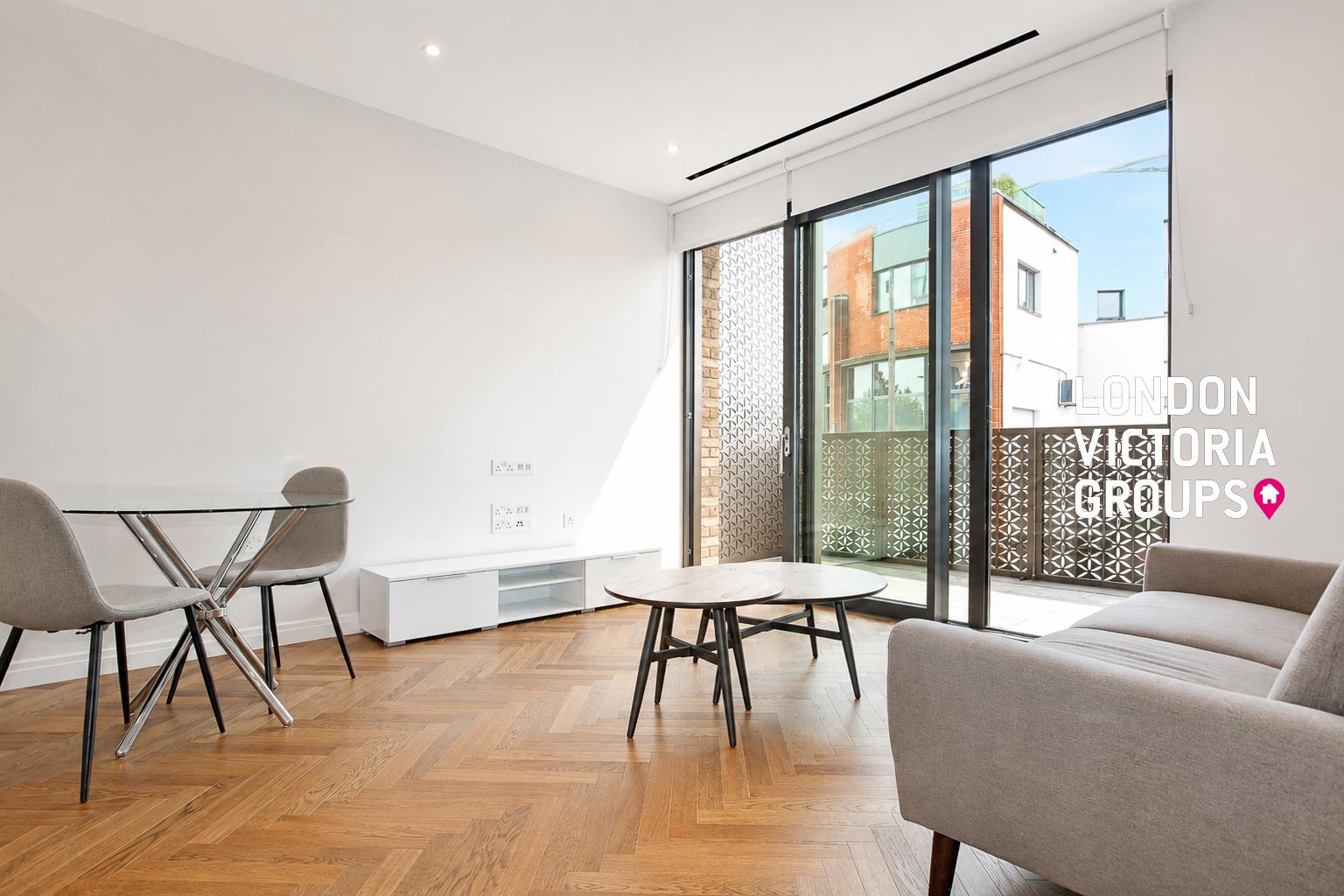 1 bed property in Hampton House, Michael Road, London